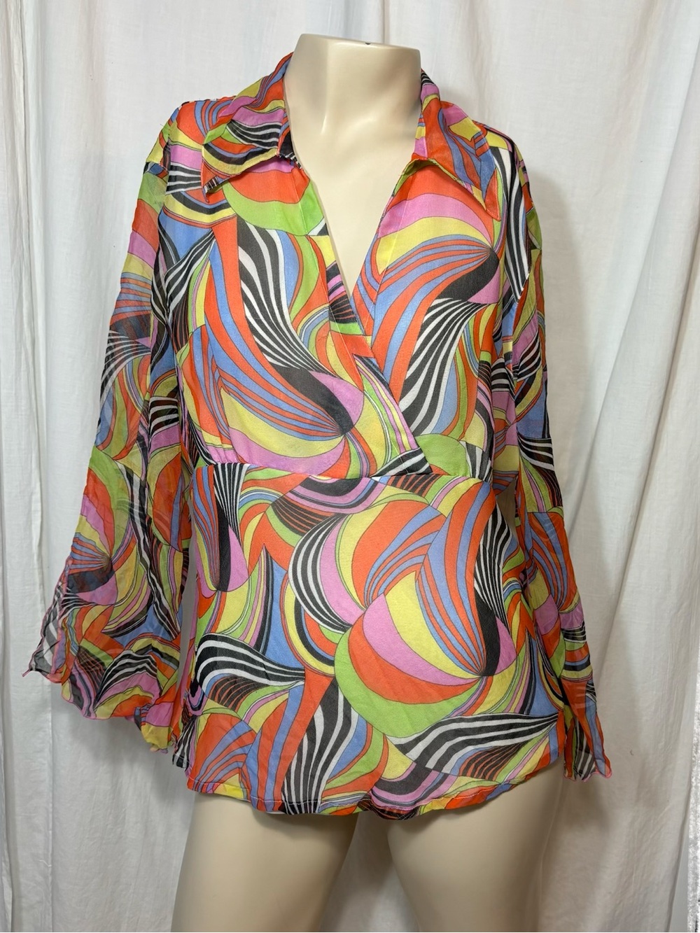Y2K 2000s vintage women’s silk psychedelic Allison Taylor extra large blouse